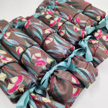 Load image into Gallery viewer, Rosea Operculum (Reusable Christmas Crackers)
